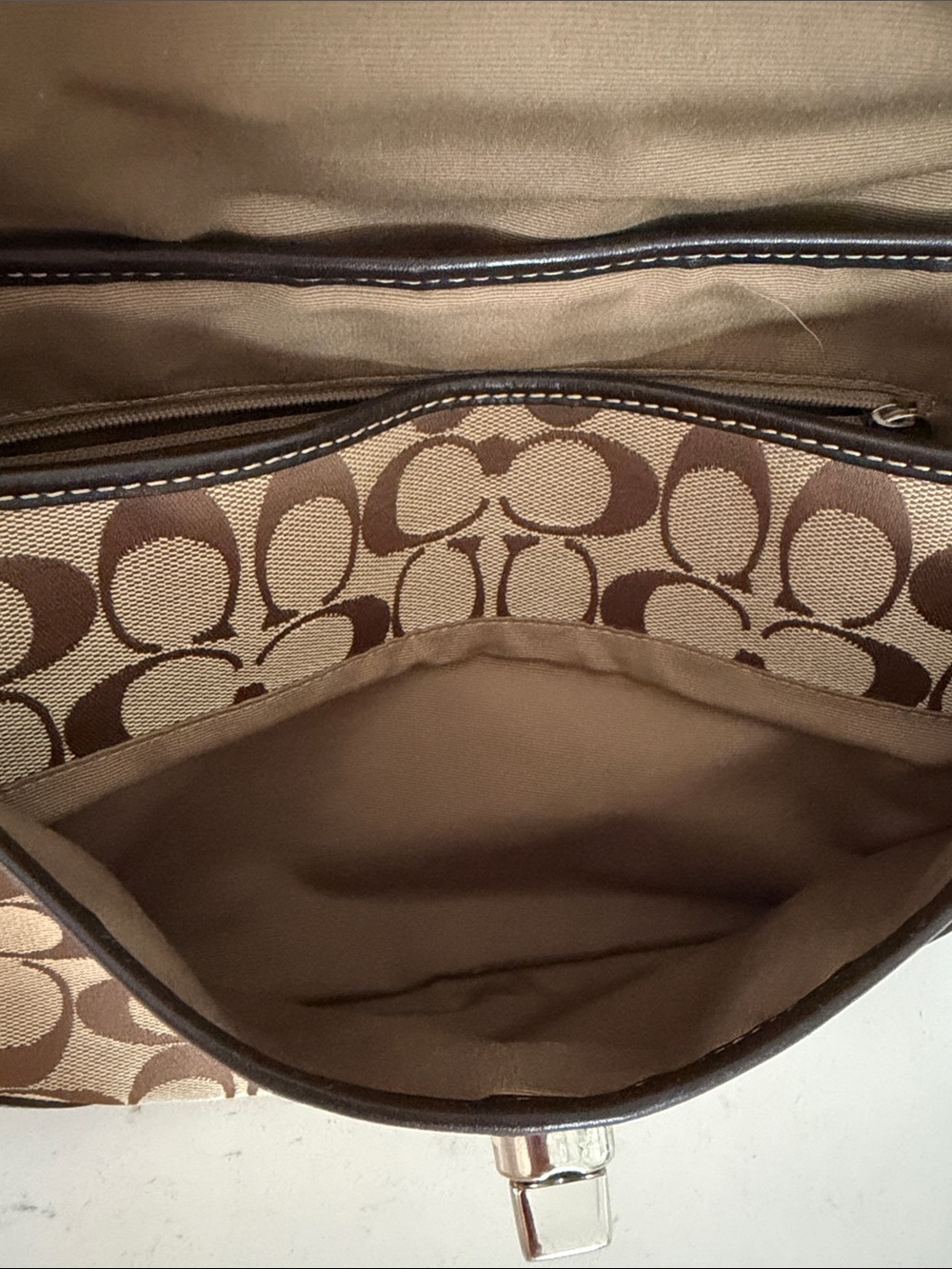 Vintage Coach Y2K Hampton Monogram Signature Canvas Crossbody Bag in beige/Brown - Picture 9 of 9